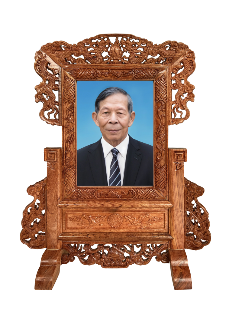 Ảnh thờ đã in và lồng khung gỗ chạm khắc